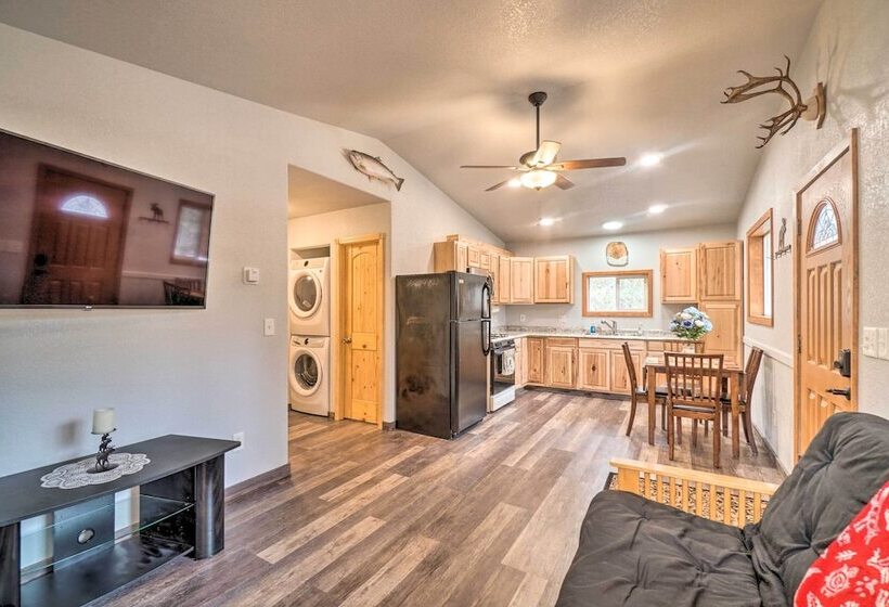 Cozy Downtown Soldotna Cabin: Dogs Welcome!