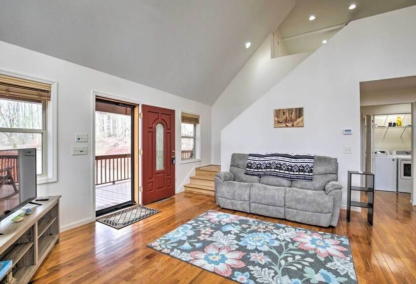 Cozy Hayesville Retreat W/ Deck & Mtn Views!