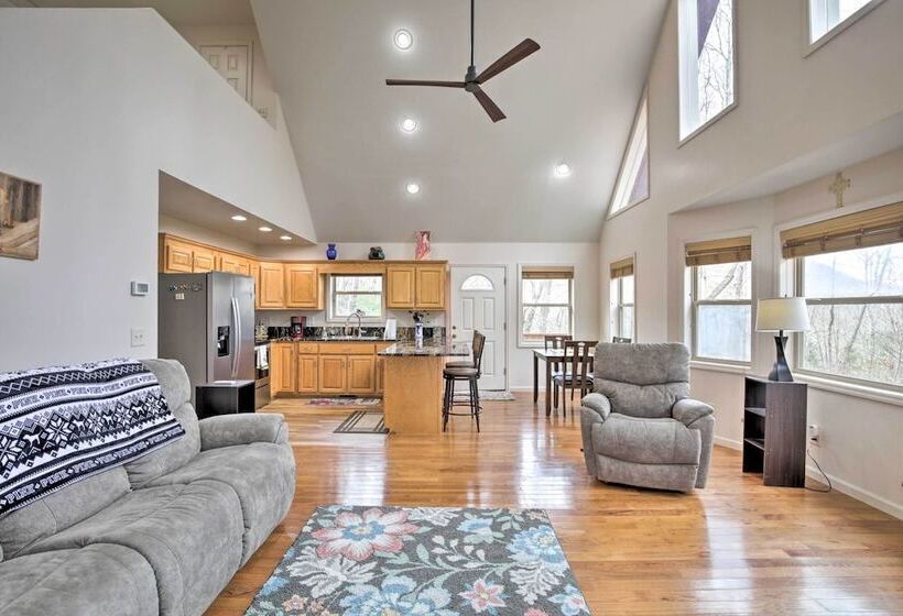 Cozy Hayesville Retreat W/ Deck & Mtn Views!