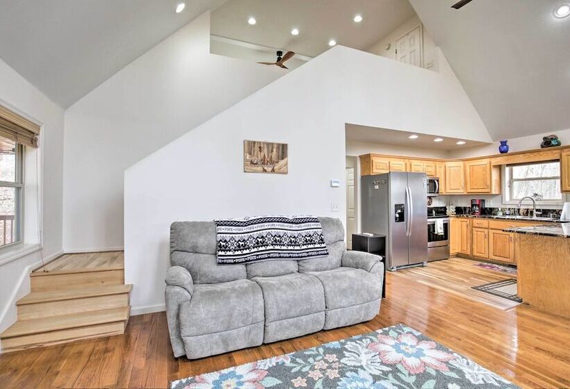 Cozy Hayesville Retreat W/ Deck & Mtn Views!