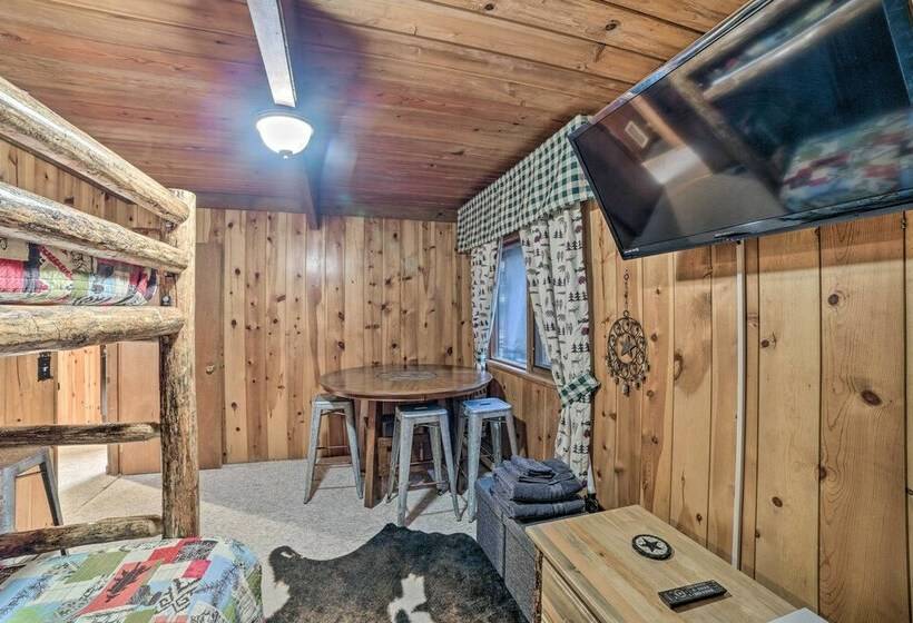 Cozy Cabin Near Massanutten Resort & Water Park!