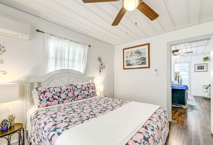 Cozy Cottage W/ Patio < 2 Mi To Rockport Beach!