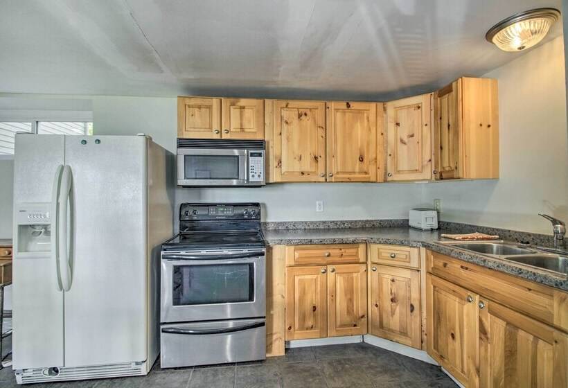 Delightful Isle Retreat W/ Boat Dock & Slip!