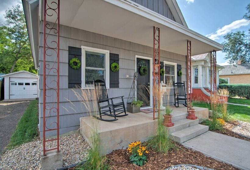 Walk To University: Dtown Laramie Home!