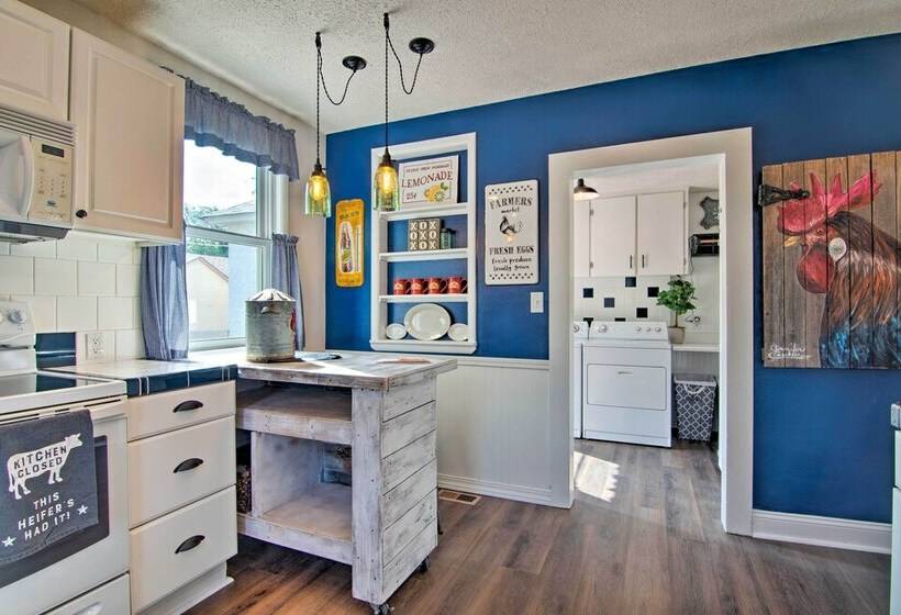 Walk To University: Dtown Laramie Home!