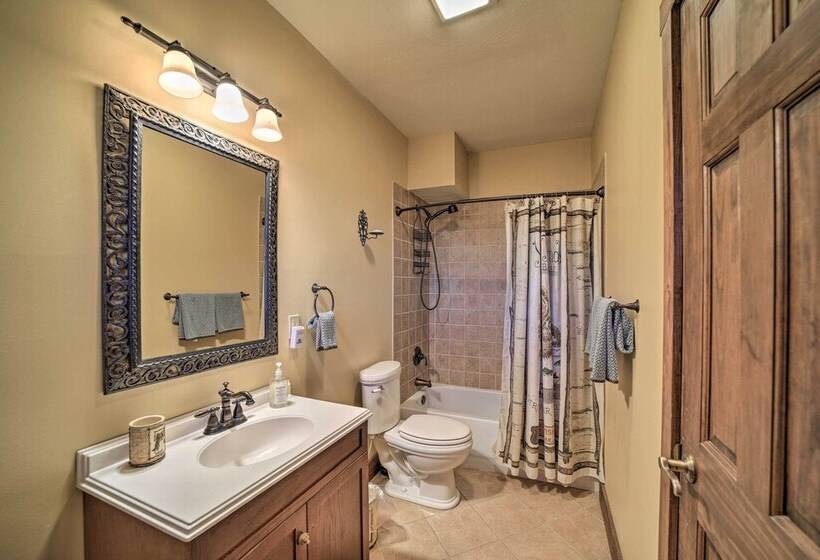 Eagle View Lodge   Luxury Home With Hot Tub!