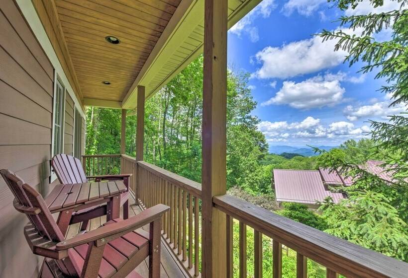 Eagle View Lodge   Luxury Home With Hot Tub!