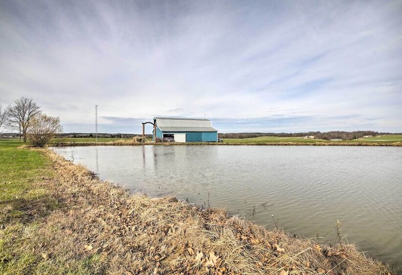 Farm Style Ste. Genevieve Retreat W/ Fire Pit!