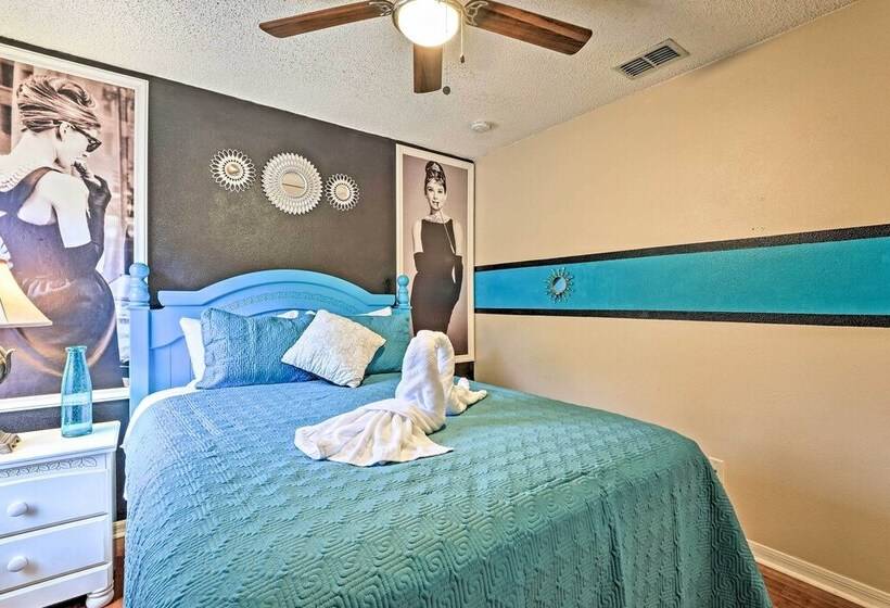 14 Mi To Disney Parks: Spacious Kissimmee Home