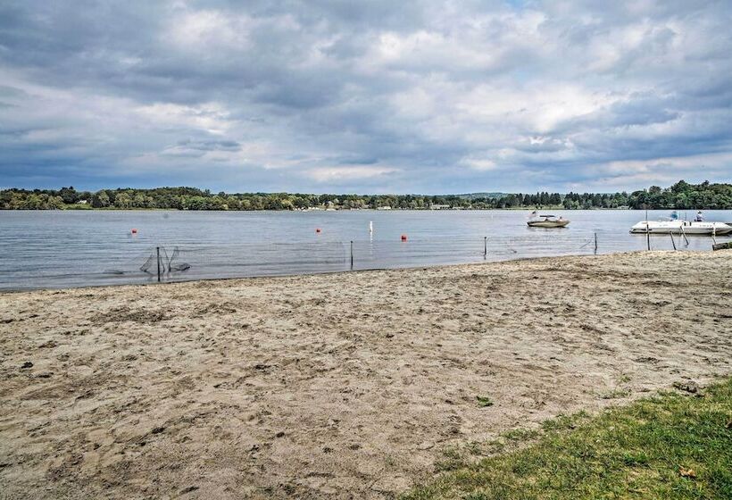 Idyllic Edinboro Escape: Walk To Beach & Lake