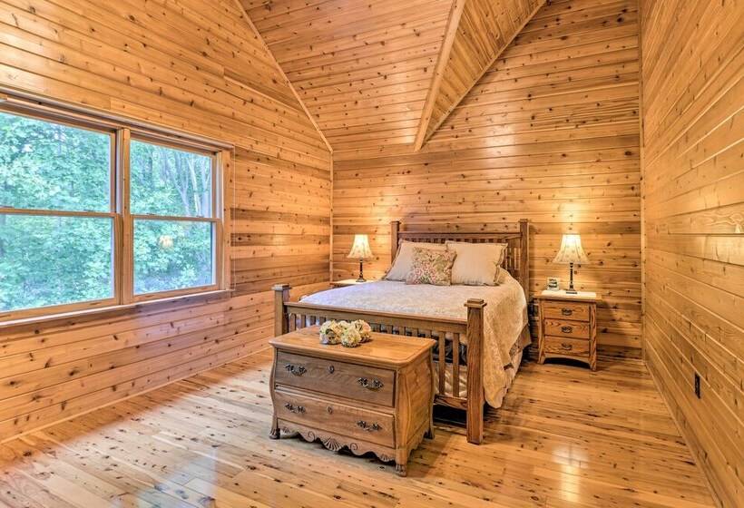 Idyllic Mtn Retreat W/ Hot Tub Near Shenandoah Np!