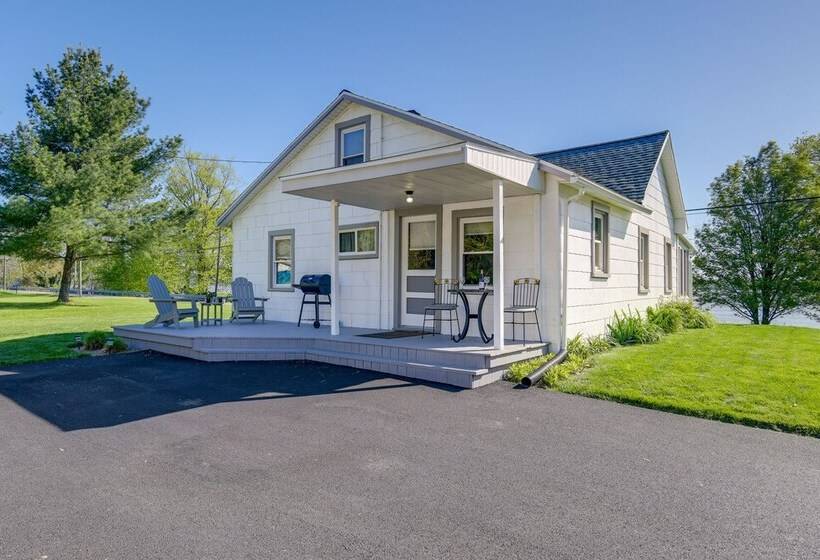 Idyllic Retreat W/ Lake Views   Near Marina!