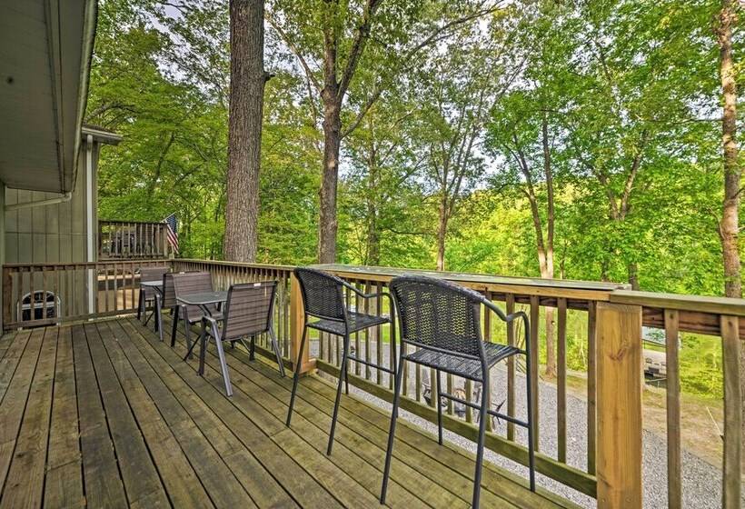 Lake Barkley Home: Private Dock, Kayaks, Fire Pit!