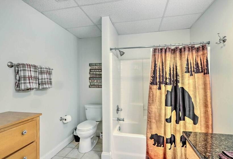 Lake Chatuge Retreat W/ Dock & Mtn Views!