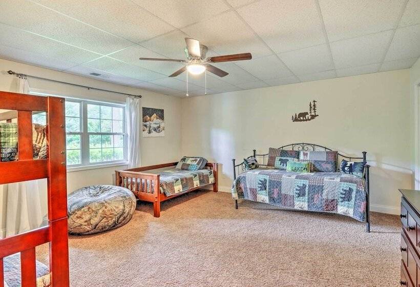 Lake Chatuge Retreat W/ Dock & Mtn Views!