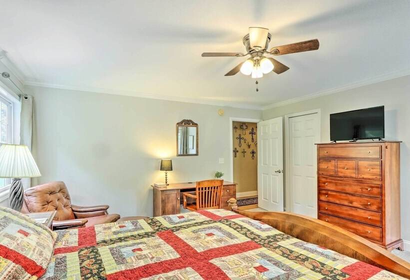 Lake Chatuge Retreat W/ Dock & Mtn Views!