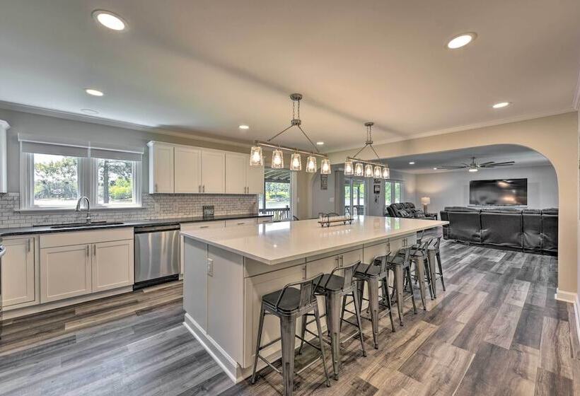 Lakefront Retreat W/ Kayaks & Paddleboards!