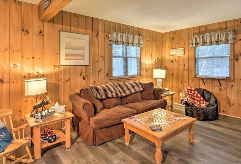 Lakeview Forest Cabin W/ Deck < 1/2 Mile To Beach!