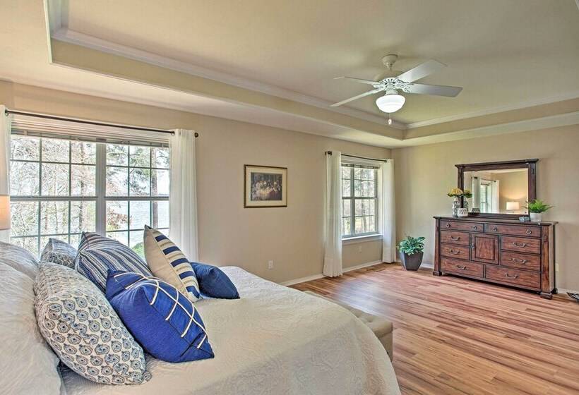 Large Waterfront Lake Palestine Home W/ Deck, Dock