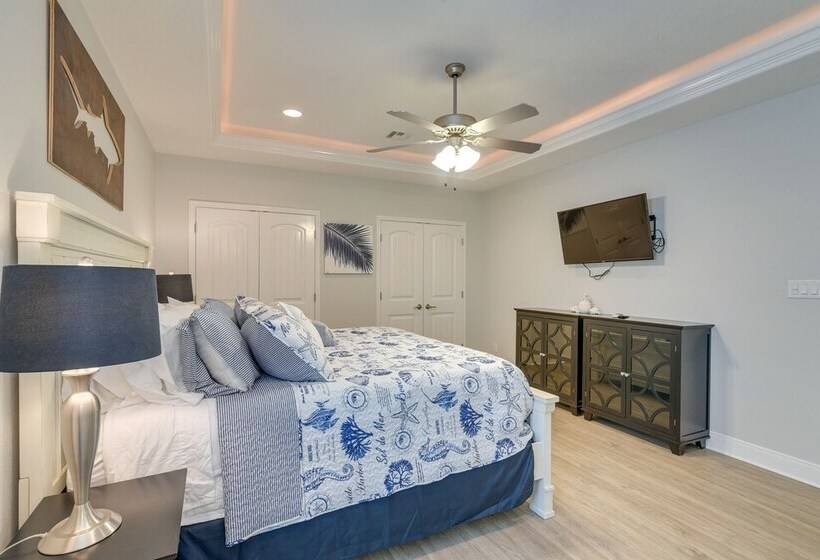 Luxe Home W/ Deck In Crystal Beach!