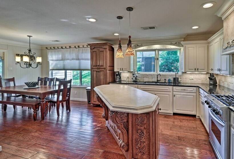 Lakefront Oasis W/ Private Dock In Hot Springs!