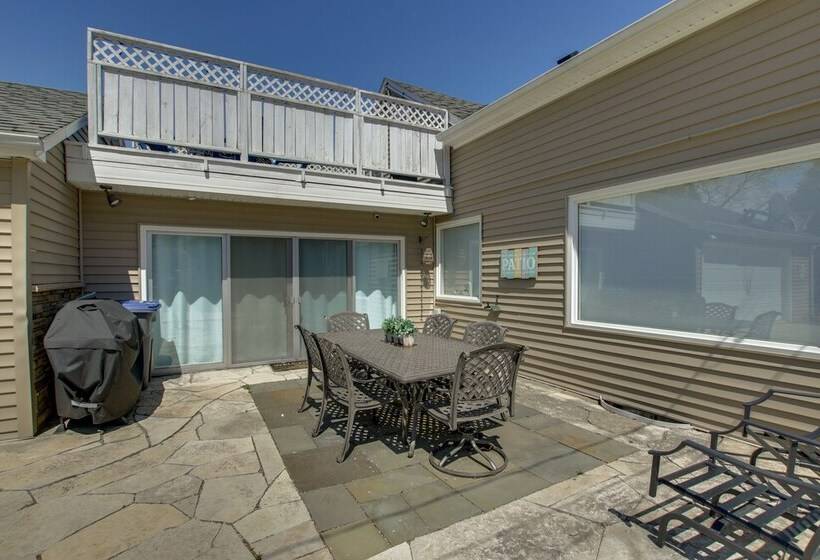 Family Home, 1 Block To Lake Michigan Beach!