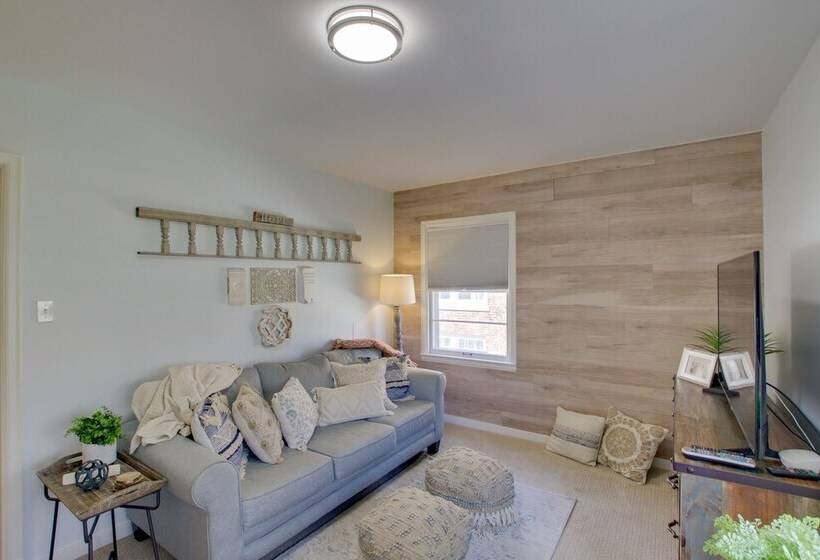 Family Home, 1 Block To Lake Michigan Beach!