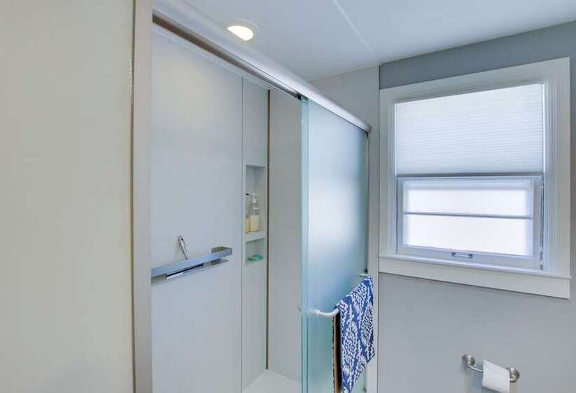 Family Home, 1 Block To Lake Michigan Beach!