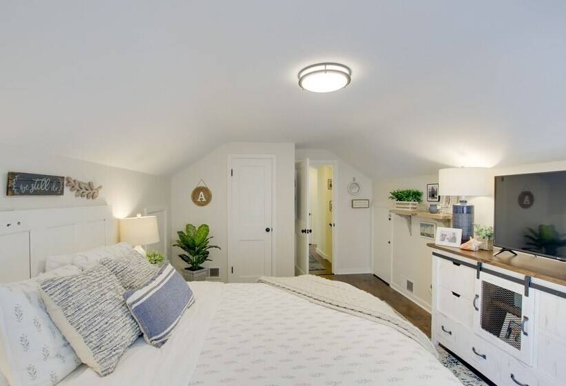 Family Home, 1 Block To Lake Michigan Beach!