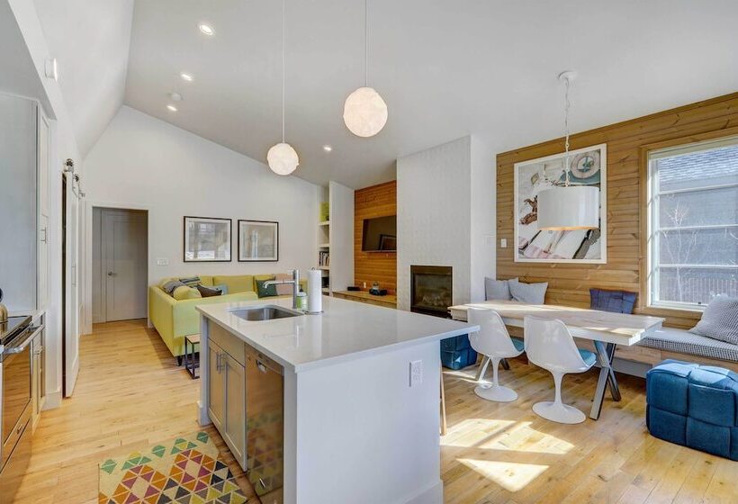 Fireplace & Deck: Modern Cabin In Grand Lake!