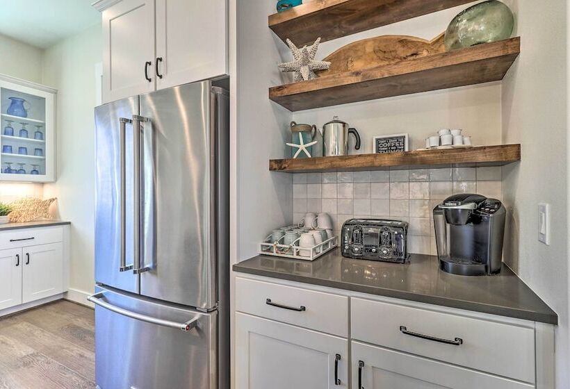 Modern Kingsland Lake Front House W/ Heated Pool!