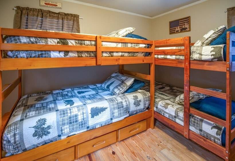 Secluded Cabin W/ Deck, Hot Tub & Lake Access!