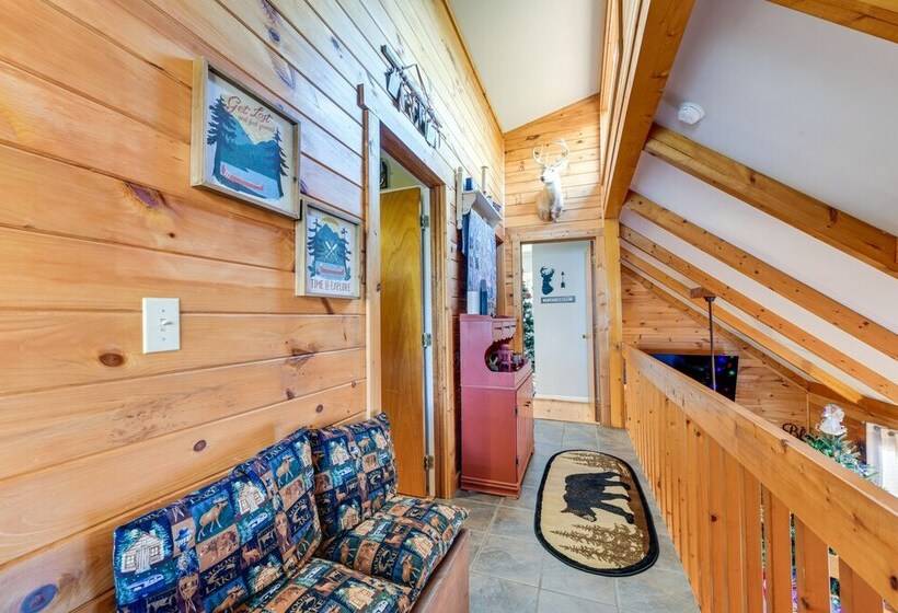 Secluded Cabin W/ Deck, Hot Tub & Lake Access!