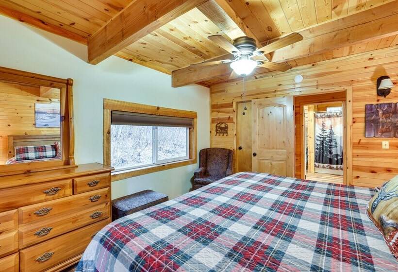 Peaceful Garden Valley Cabin W/ Private Deck!