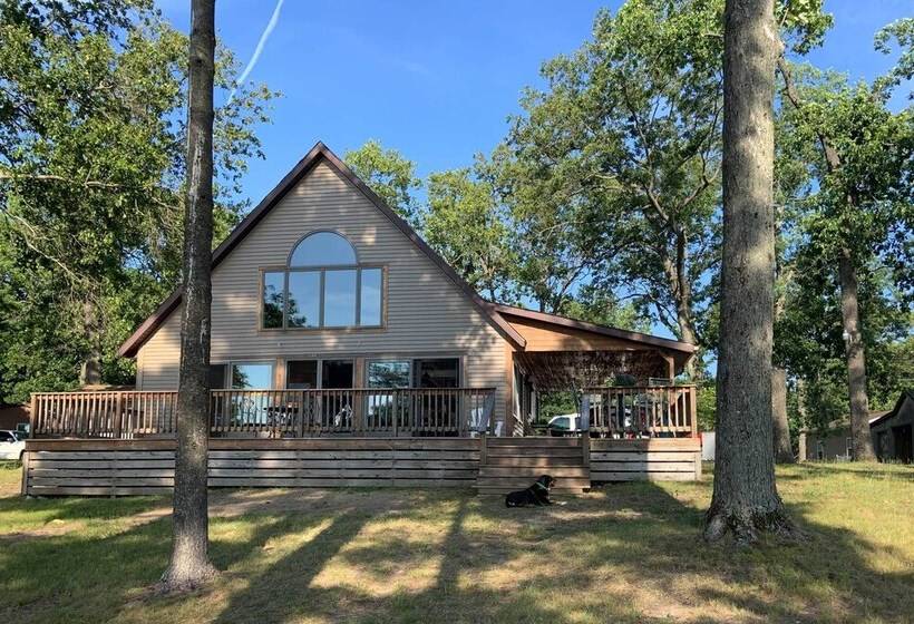 Peaceful Long Lake Cottage W/ Deck, Dock & Kayaks!