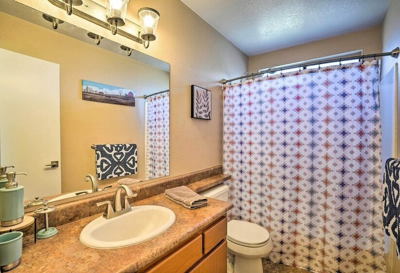 Peoria Home W/ Large Yard ~ 14 Mi To Phoenix!