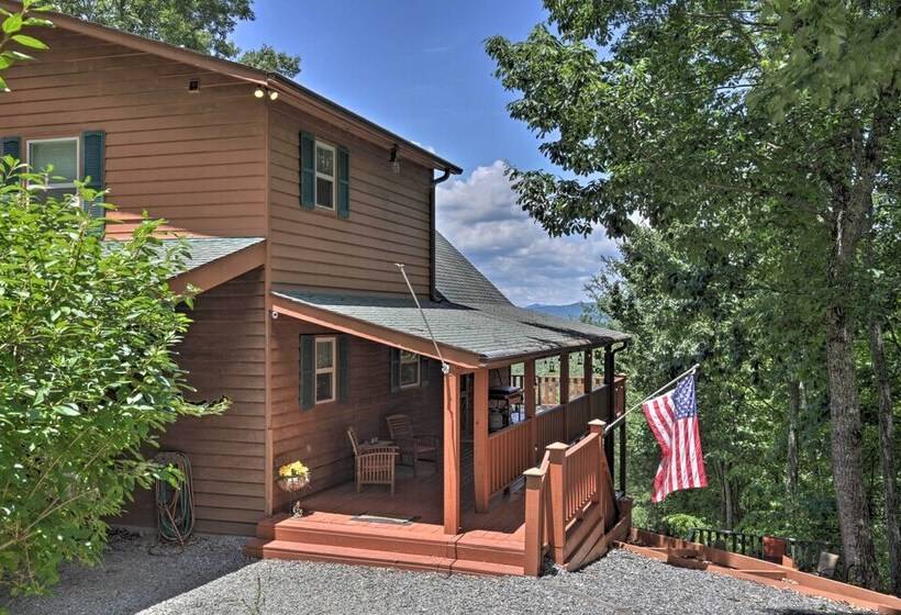 Picturesque Murphy Cabin W/ Fire Pit & Views!