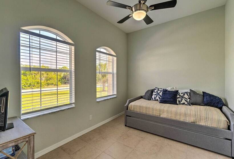 Port Charlotte Canalfront Home W/ Pool & Dry Bar!