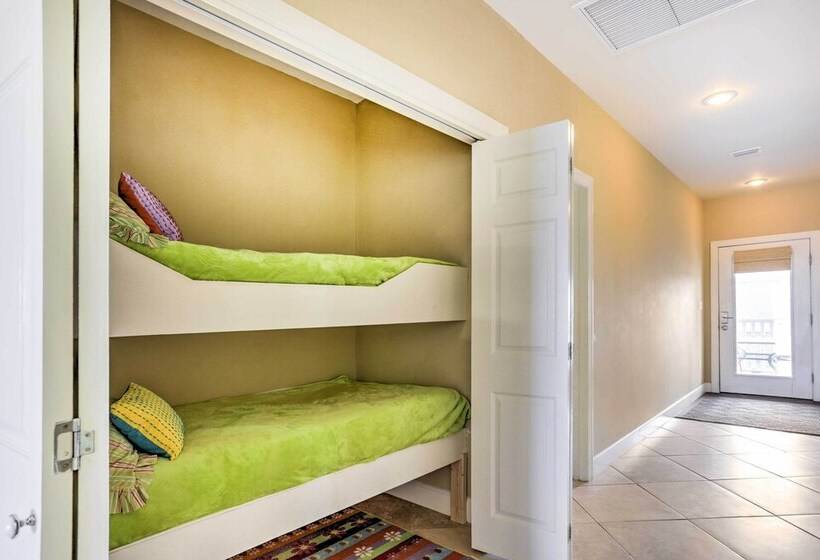 Gulf Shores Family Home W/ Deck, Walk To Beach!