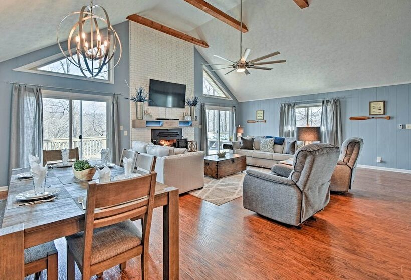 Pristine Lake Barkley Escape W/ Deck, Porch & Bar!