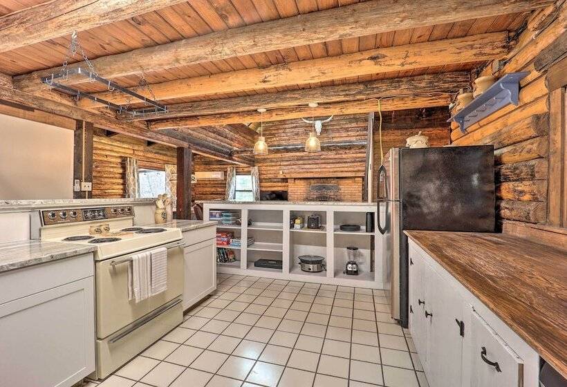 Relaxing Retreat W/ Private Dock On Claytor Lake!