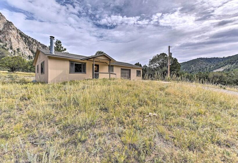 Remote Cabin: 3 Miles To Mt Princeton Hot Springs!