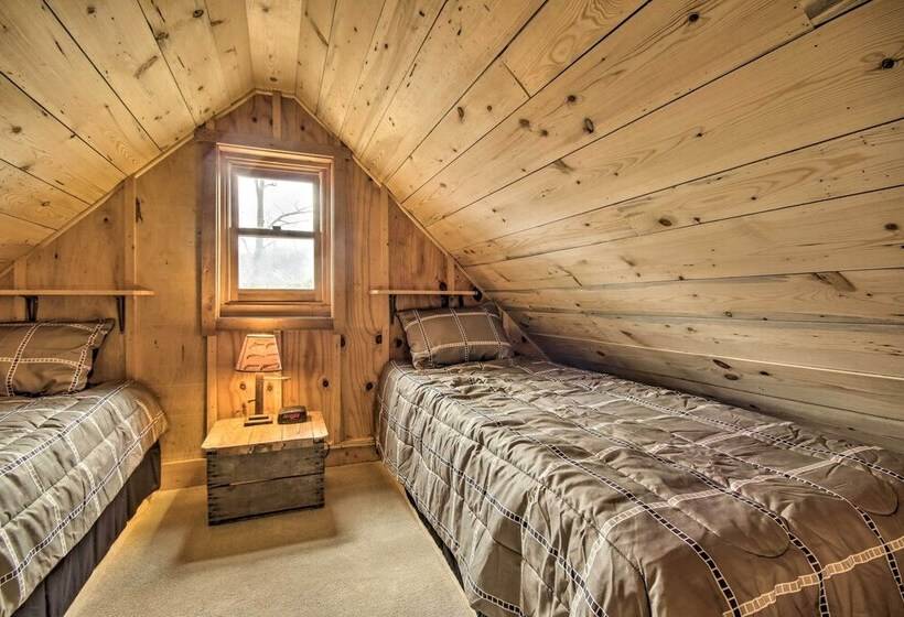 Scenic Cabin W/ Deck & Fire Pit   Near Hiking!