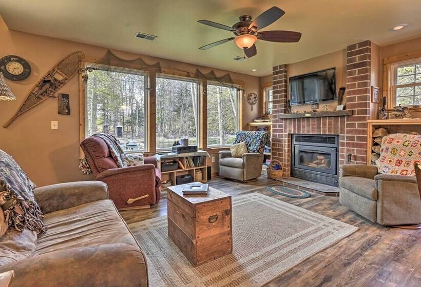 Secluded Birnamwood Cottage W/ Deck & River Views!