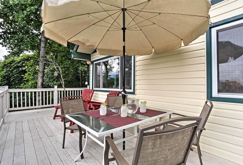 Secluded Mountain Home W/ Stunning Views & Deck!