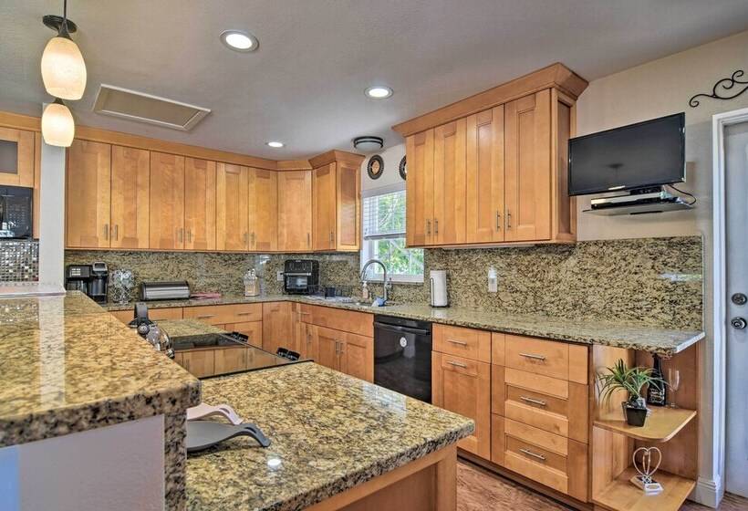 Seminole Home: 1 Mi To Indian Shores Beach!