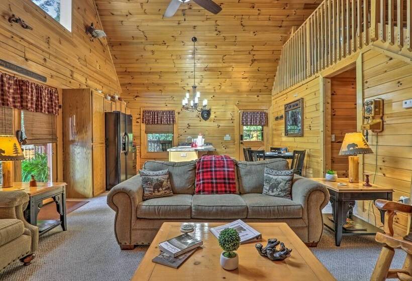 Sevierville Cabin W/ Furnished Deck & Balcony