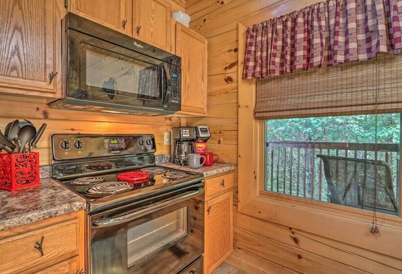 Sevierville Cabin W/ Furnished Deck & Balcony
