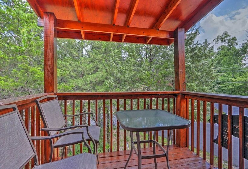 Sevierville Cabin W/ Furnished Deck & Balcony
