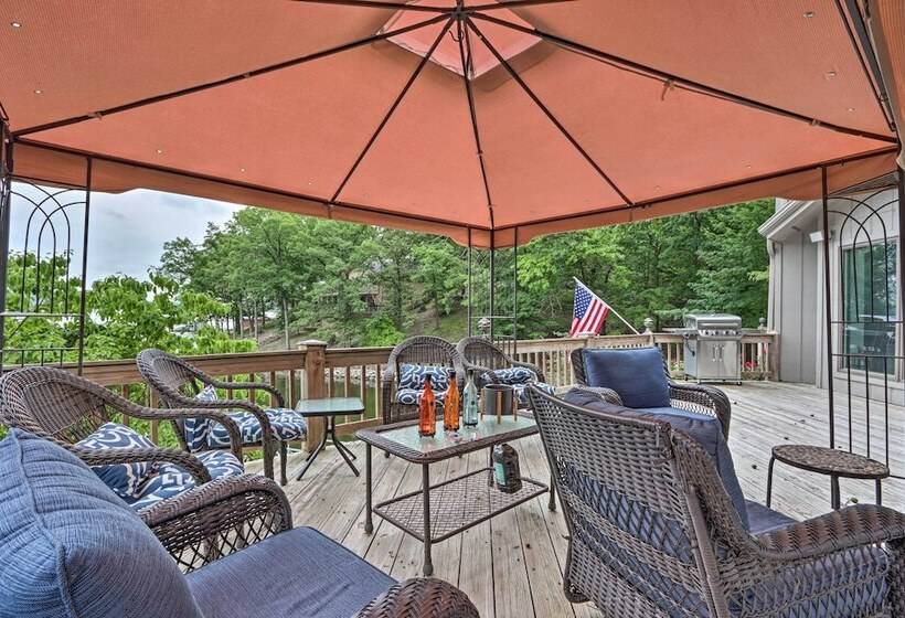 Lakefront Haven: Family Friendly Sunrise Beach Gem